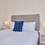 Host & - Abbey View House וויטבי