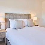 Host & - Abbey View House בית נופש וויטבי