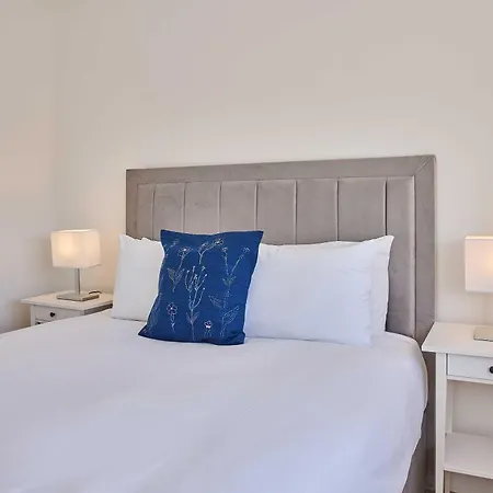 Host & - Abbey View House וויטבי